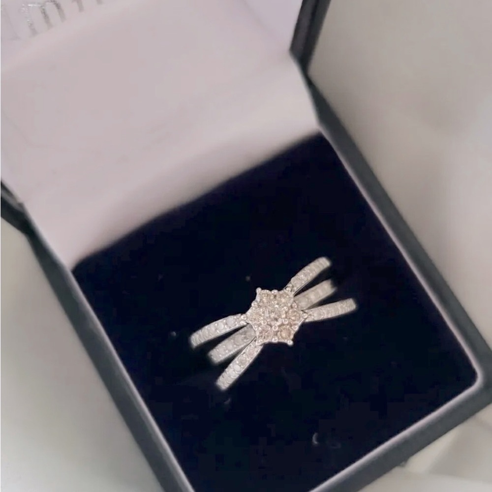 18K White Gold Diamond Bow Ribbon Ring Cuff - Openwork Ribbons - Size 7.25 - Picture 5 of 15